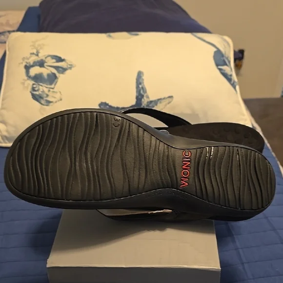 Vionic Women's Black Sandals - Picture 4 of 4
